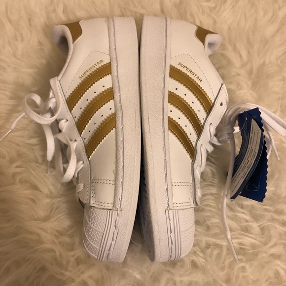 *SOLD* NWT Adidas Superstar Big Kids Gold! - Picture 4 of 8